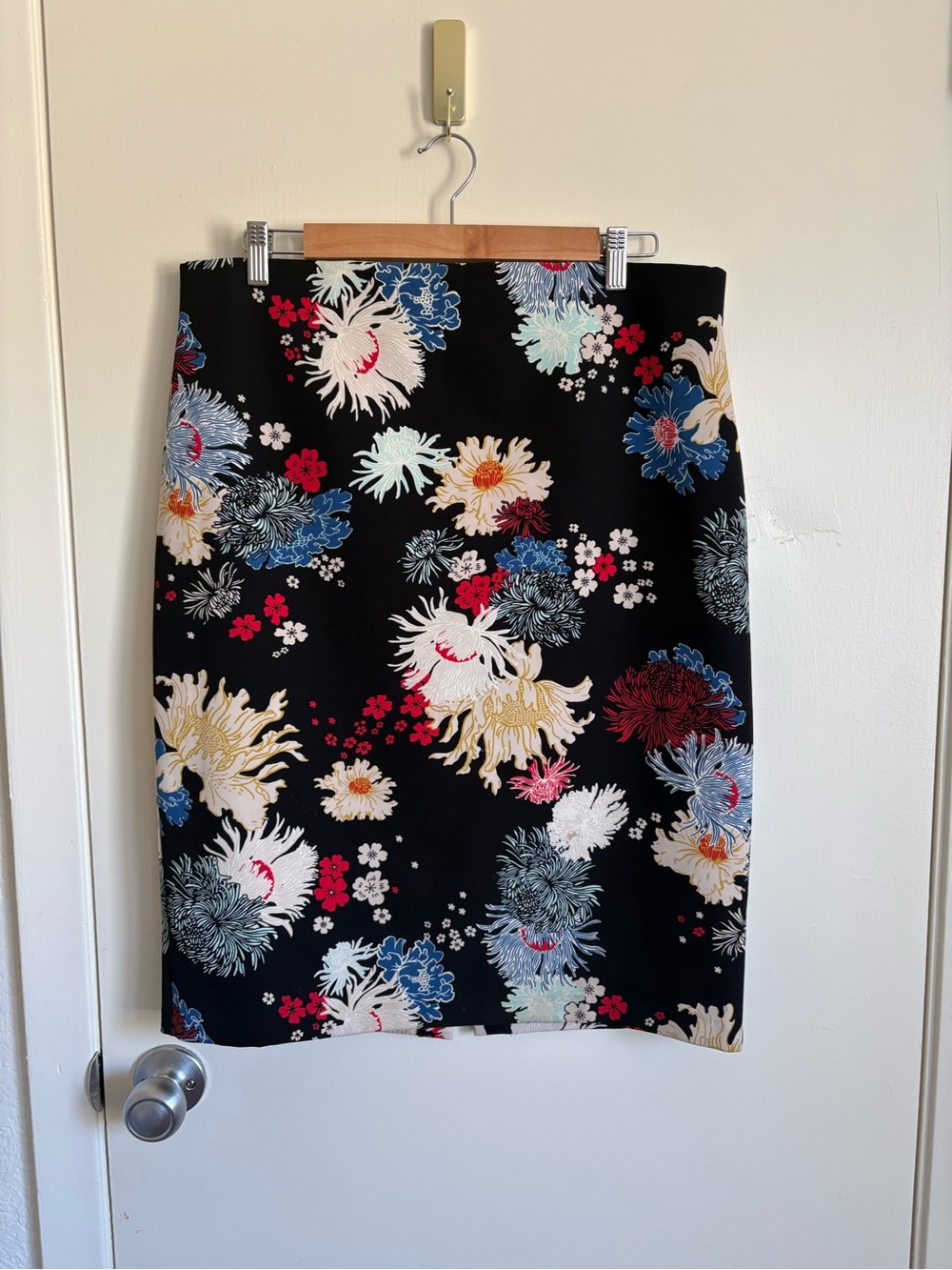 Philosophy Black Floral Pencil Skirt with Multi-Color Blooms Size 14